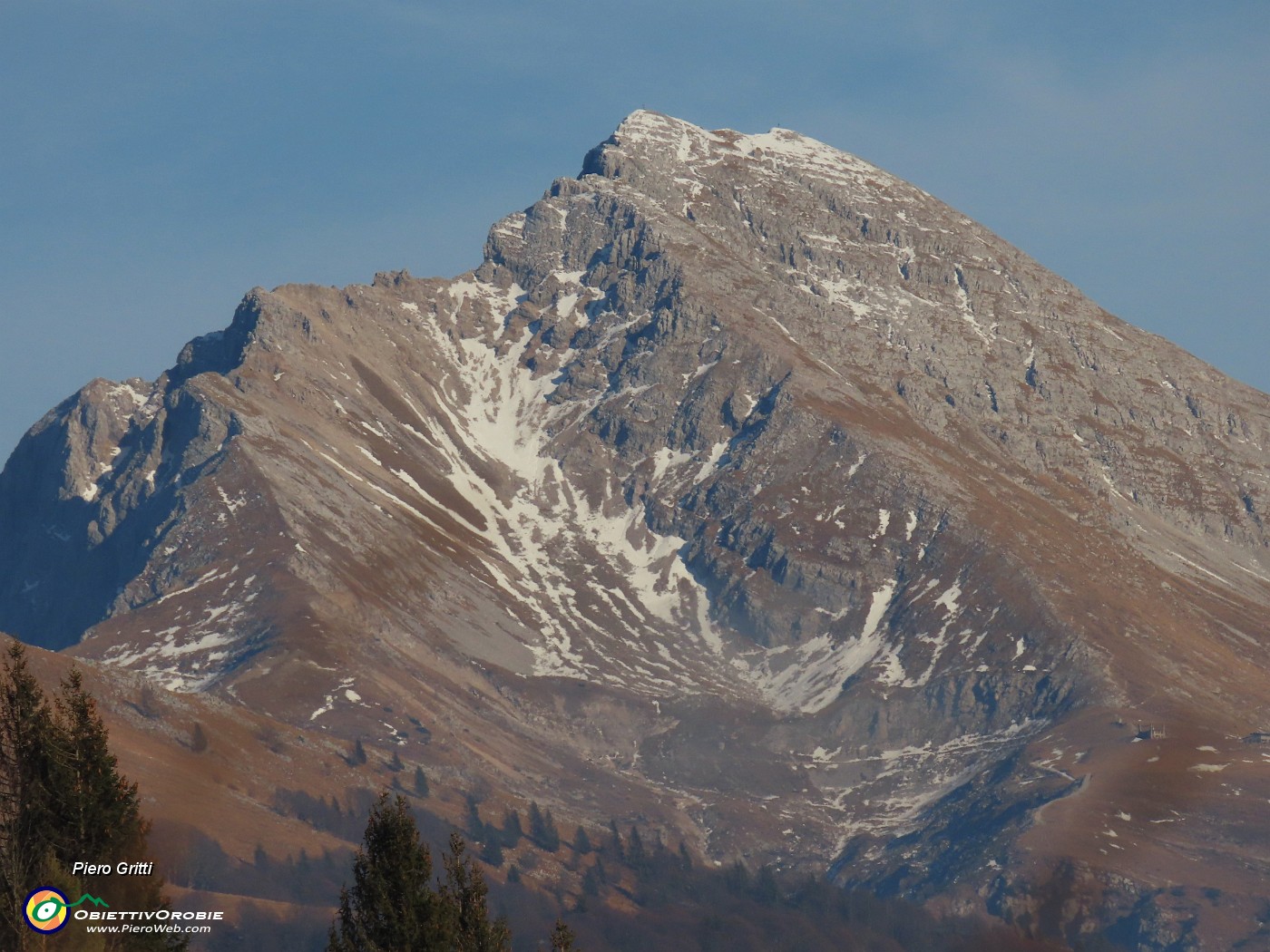 22 Zoom sul Pizzo Arera (2512 m).JPG